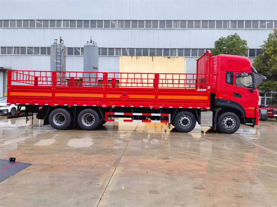 9米6東風天龍前四后八氣瓶車