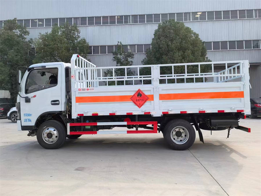 4米2東風多利卡D6(藍牌)氣瓶車