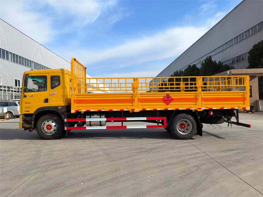 6米8東風多利卡D9氣瓶車