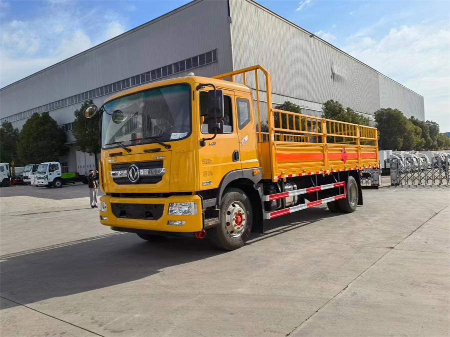 6米8東風多利卡D9氣瓶車