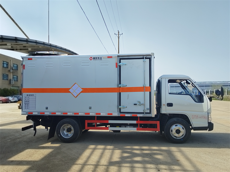 江鈴3360軸距藍牌爆破江鈴122馬力