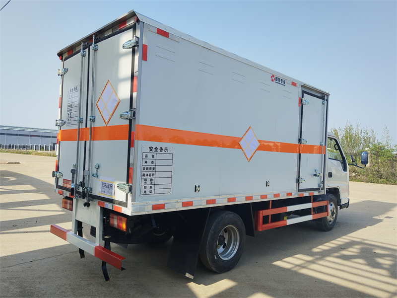 江鈴3360軸距藍牌爆破江鈴122馬力