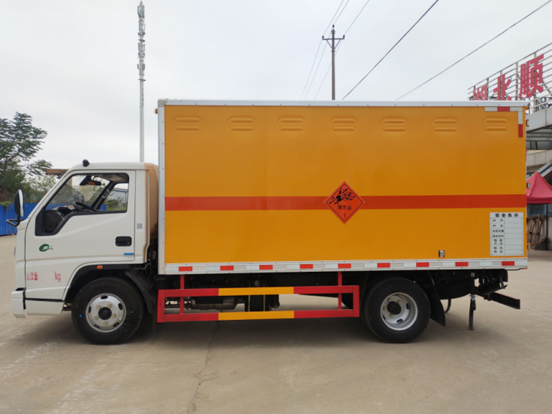 江鈴3360軸距黃牌爆破江鈴115馬力