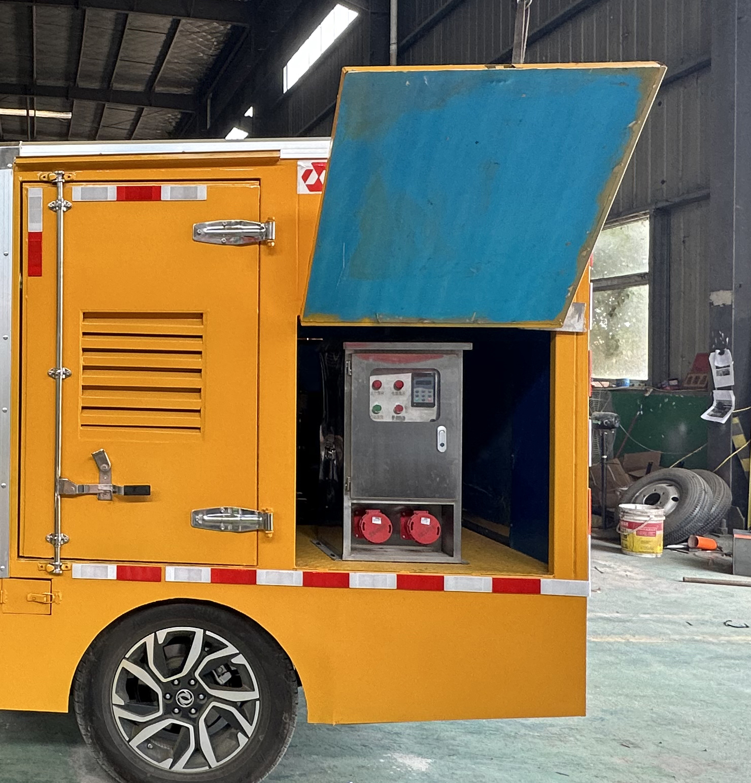 元爽牌SFZ5030XXHZ6型救險車