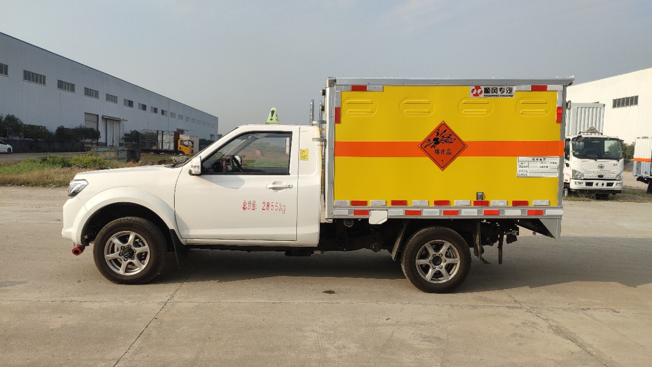 東風皮卡爆破器材運輸車