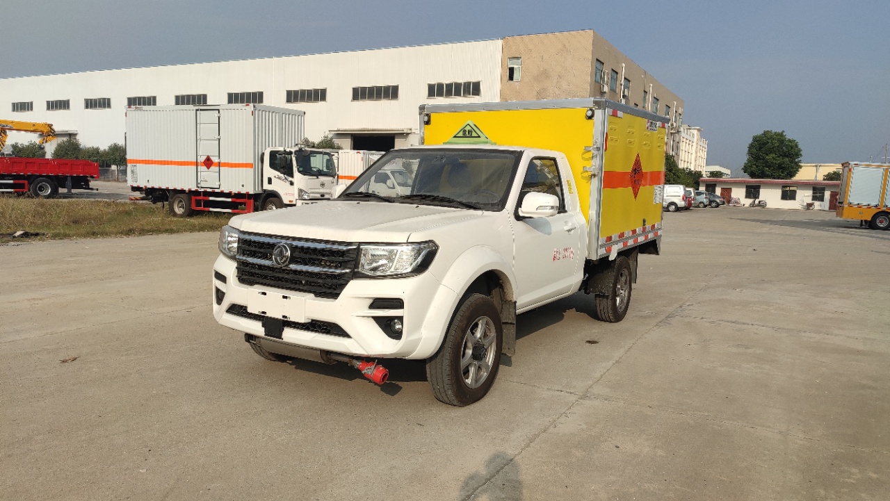 東風皮卡爆破器材運輸車