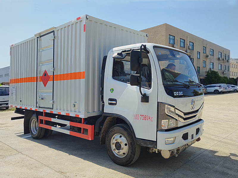 東風多利卡D6(黃牌) 易燃氣體廂式運輸車